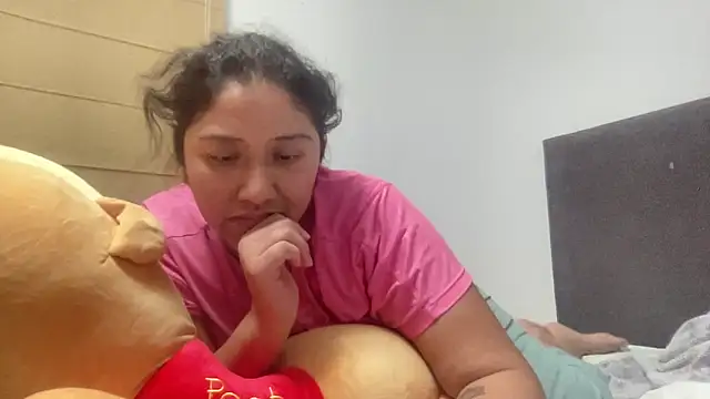 Kmiii21 online show from December 2025 05:07:01 AM