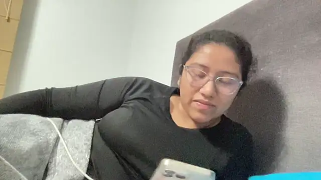 Kmiii21 online show from December 2025 06:19:02 AM