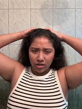 Kmiii21 online show from December 2025 07:26:01 PM