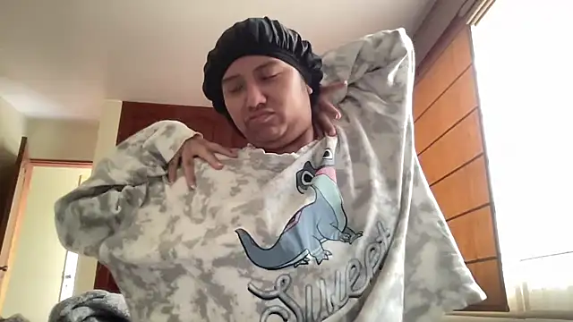 Kmiii21 online show from October 2025 02:36:02 PM