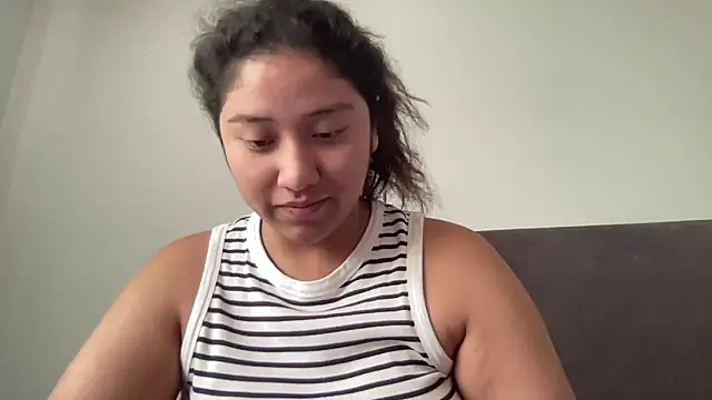 Kmiii21 online show from December 2025 04:41:01 PM