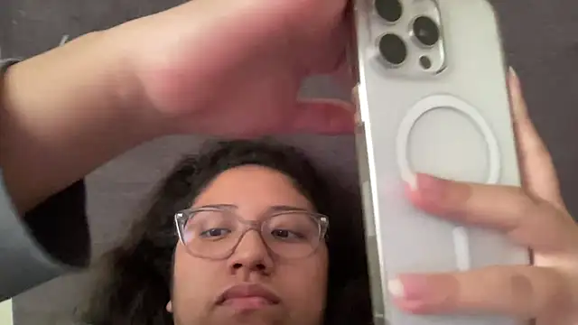 Kmiii21 online show from October 2025 07:13:02 PM