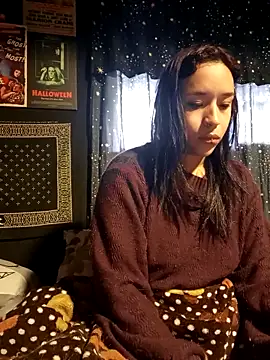 Isis Bathory online show from November 2025 12:27:02 PM