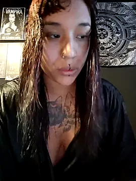 Isis Bathory online show from November 2025 03:05:01 PM