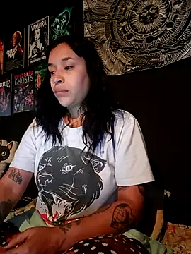 Isis Bathory online show from November 2025 02:07:02 PM