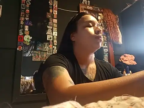 Isis Bathory online show from November 2025 02:28:02 PM