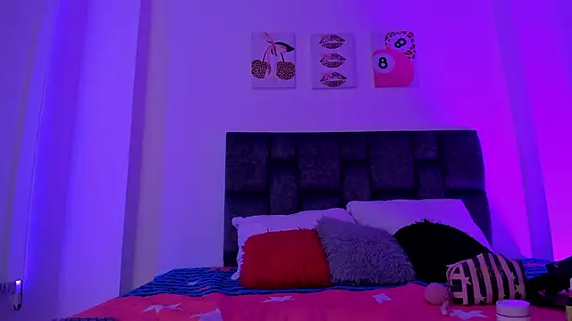 kittymonroe1 online show from February 2026 06:18:02 PM