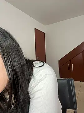 Selena Roa online show from February 2026 03:08:02 PM