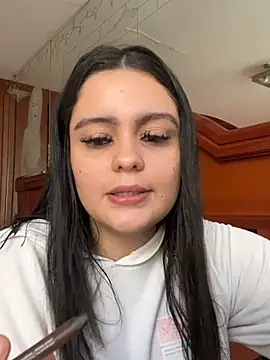 Selena Roa online show from May 2026 10:04:01 PM