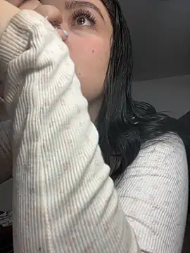 Selena Roa online show from November 2025 12:42:02 PM