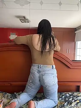 Selena Roa online show from February 2026 04:40:01 PM