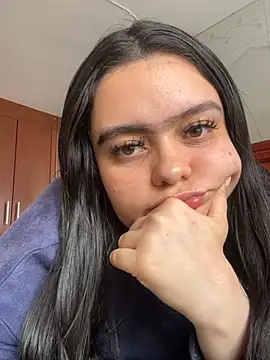 Selena Roa online show from April 2026 07:09:02 PM