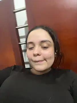 Selena Roa online show from March 2026 02:18:01 AM