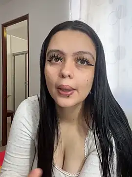 Selena Roa online show from April 2026 04:35:01 PM