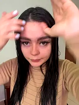 Selena Roa online show from November 2025 04:22:02 PM