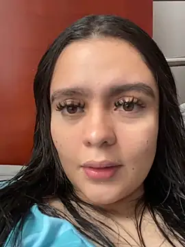 Selena Roa online show from April 2026 07:18:01 PM