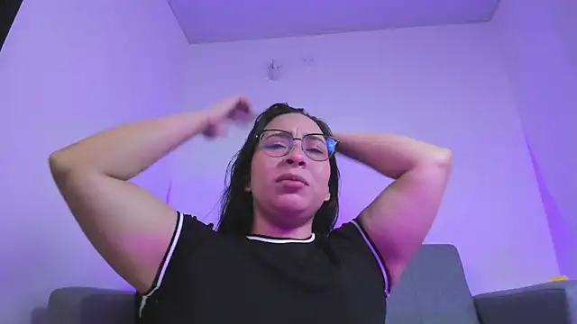 miah storm online show from December 2025 04:27:01 AM