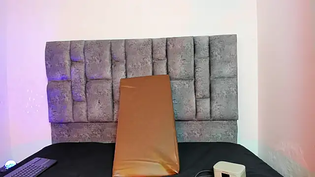 miah storm online show from November 2025 02:48:02 AM