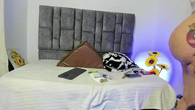 miah storm online show from October 2025 05:28:02 AM