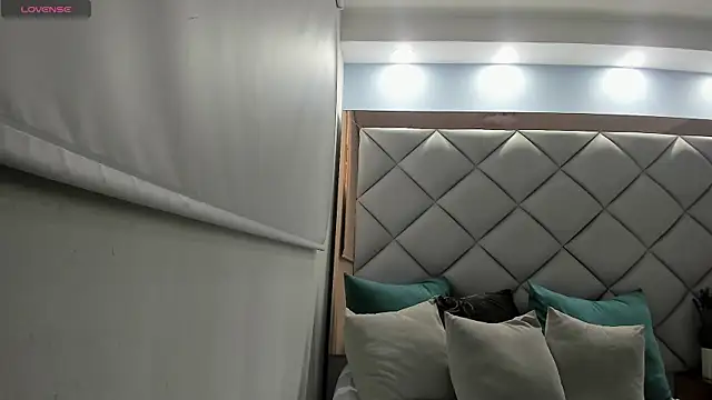 mirandaduboiss online show from November 2025 05:13:02 PM