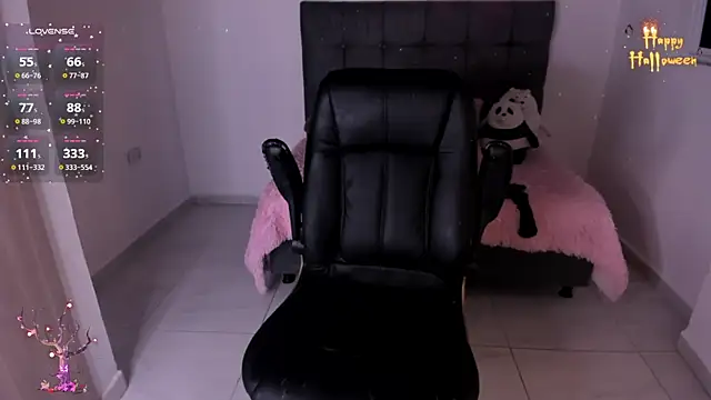 Snapshot of Karly_Closson chatting on October 2025 04:13:01 AM Karly Closson online show from October 2025 04:13:01 AM