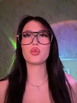 Snapshot of KailyBell chatting on November 2025 10:58:01 PM KailyBell online show from November 2025 10:58:01 PM