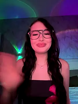 Snapshot of KailyBell chatting on December 2025 04:40:01 AM KailyBell online show from December 2025 04:40:01 AM