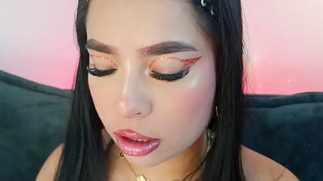 mia roux1 online show from April 2026 07:26:02 PM