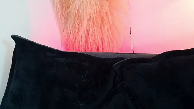 mia roux1 online show from April 2026 07:42:01 PM