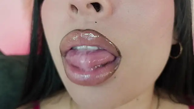 Snapshot of mia_roux1 chatting on July 2026 11:27:01 PM mia roux1 online show from July 2026 11:27:01 PM