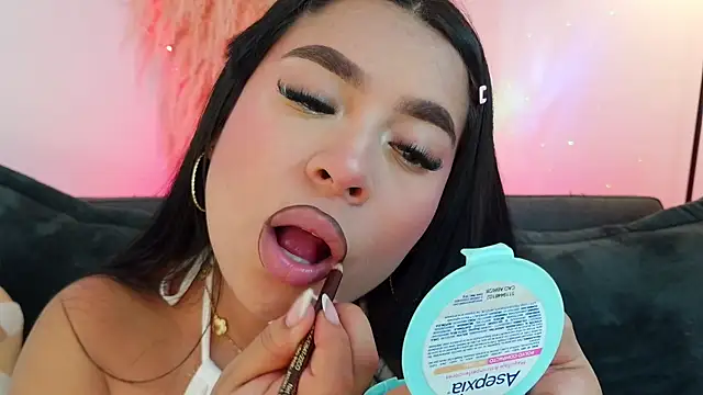 mia roux1 online show from April 2026 09:22:01 PM