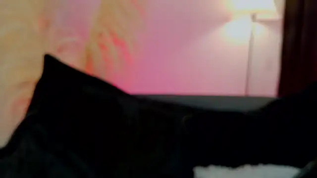 Snapshot of mia_roux1 chatting on January 2026 10:59:02 PM mia roux1 online show from January 2026 10:59:02 PM