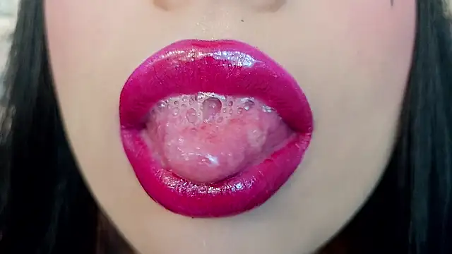 Snapshot of mia_roux1 chatting on November 2025 05:56:01 PM mia roux1 online show from November 2025 05:56:01 PM