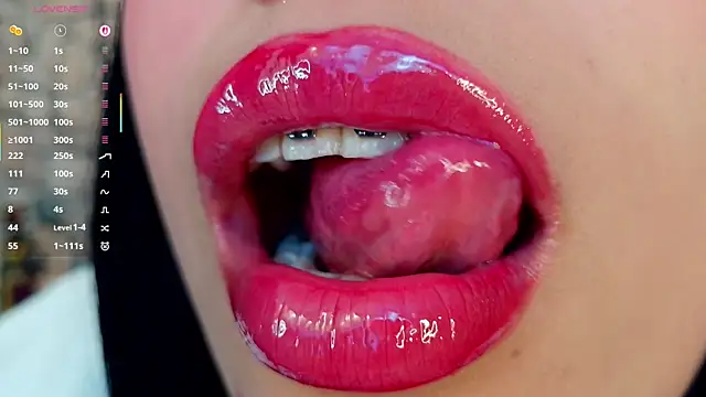 Snapshot of mia_roux1 chatting on November 2025 02:15:02 AM mia roux1 online show from November 2025 02:15:02 AM