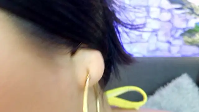 Snapshot of mia_roux1 chatting on November 2025 04:52:02 PM mia roux1 online show from November 2025 04:52:02 PM