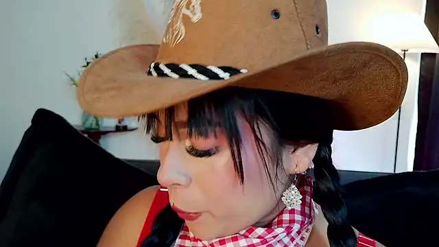 Snapshot of mia_roux1 chatting on February 2026 08:06:01 PM mia roux1 online show from February 2026 08:06:01 PM