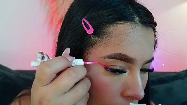 mia roux1 online show from April 2026 07:42:02 PM