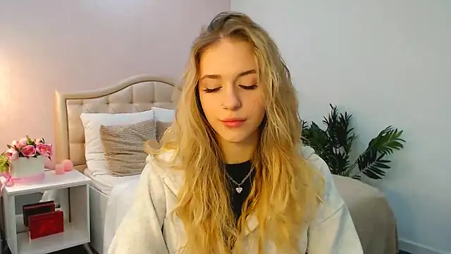 Snapshot of sassy_cutie chatting on October 2025 06:02:02 AM sassy cutie online show from October 2025 06:02:02 AM