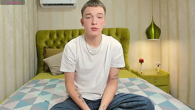 Snapshot of Derek_Banville chatting on November 2025 12:42:01 PM Derek Banville online show from November 2025 12:42:01 PM