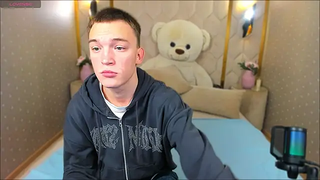 Snapshot of Derek_Banville chatting on October 2025 12:14:02 PM Derek Banville online show from October 2025 12:14:02 PM