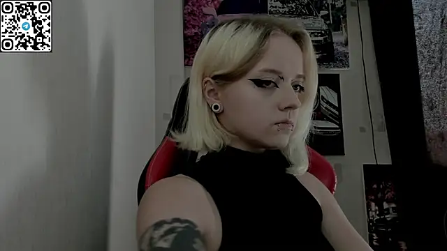 Snapshot of Holy_Mistress_S chatting on July 2026 10:13:01 AM Holy Mistress S online show from July 2026 10:13:01 AM