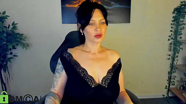 Sara Devills online show from May 2026 01:00:01 AM