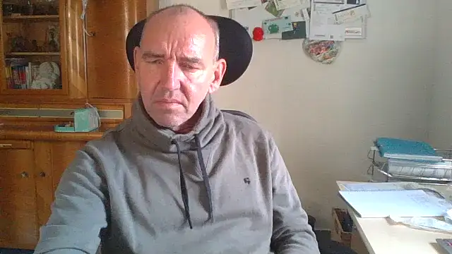 Lutzi1970 online show from November 2025 11:03:01 AM