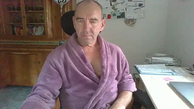 Lutzi1970 online show from November 2025 08:40:01 AM