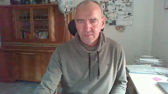 Lutzi1970 online show from November 2025 02:34:02 PM