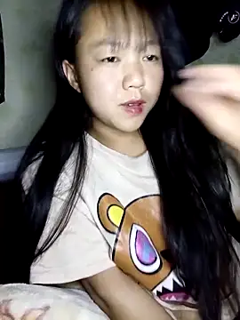 Snapshot of Quynhsumon chatting on March 2026 03:06:01 PM Quynhsumon online show from March 2026 03:06:01 PM