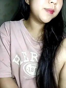 Snapshot of Quynhsumon chatting on February 2026 02:28:01 PM Quynhsumon online show from February 2026 02:28:01 PM