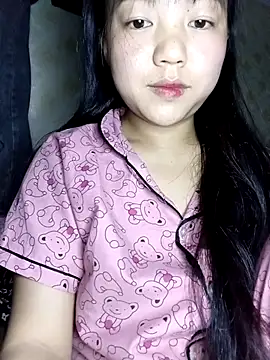 Snapshot of Quynhsumon chatting on February 2026 03:12:01 PM Quynhsumon online show from February 2026 03:12:01 PM