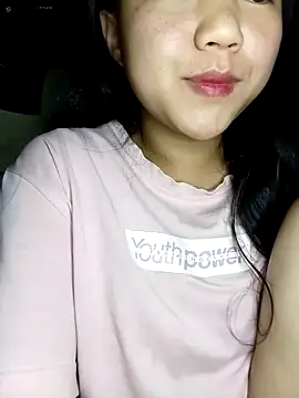 Snapshot of Quynhsumon chatting on March 2026 04:00:01 PM Quynhsumon online show from March 2026 04:00:01 PM