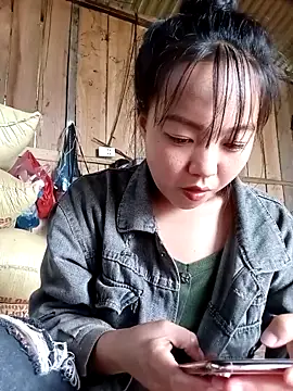 Snapshot of Quynhsumon chatting on February 2026 04:21:02 AM Quynhsumon online show from February 2026 04:21:02 AM